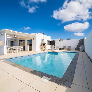 https://villa-sirmione.in-canary-islands.com